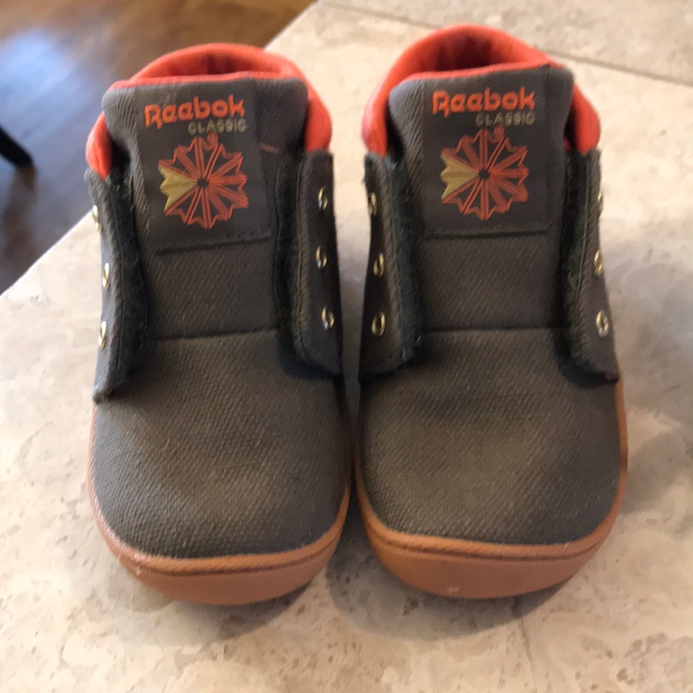 Boys Reebok Classic sneaker size 5